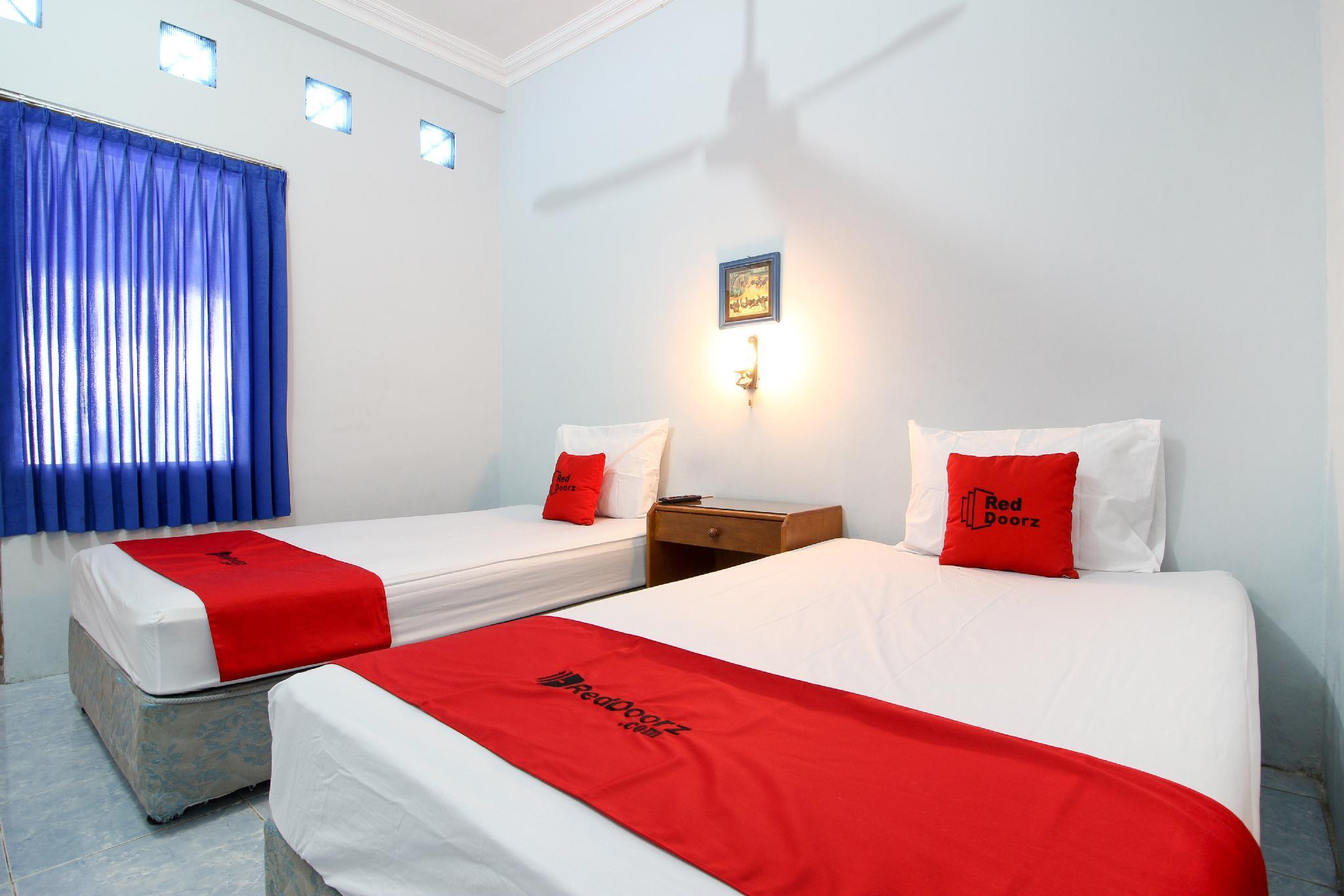 RedDoorz Syariah At Jalan Menteri Supeno Hotel Yogyakarta Luaran gambar